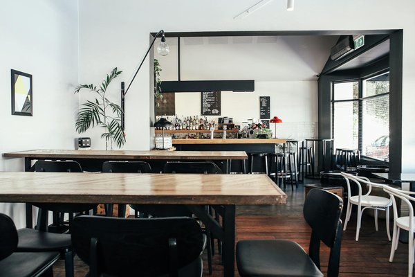 Découvrez 7 raisons de savourer le miel d'acacia maintenant